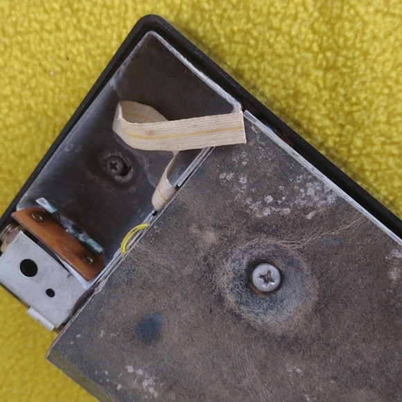 1953 Black and Gold Portable AM Bakelite Radio - Picture 3 of 3